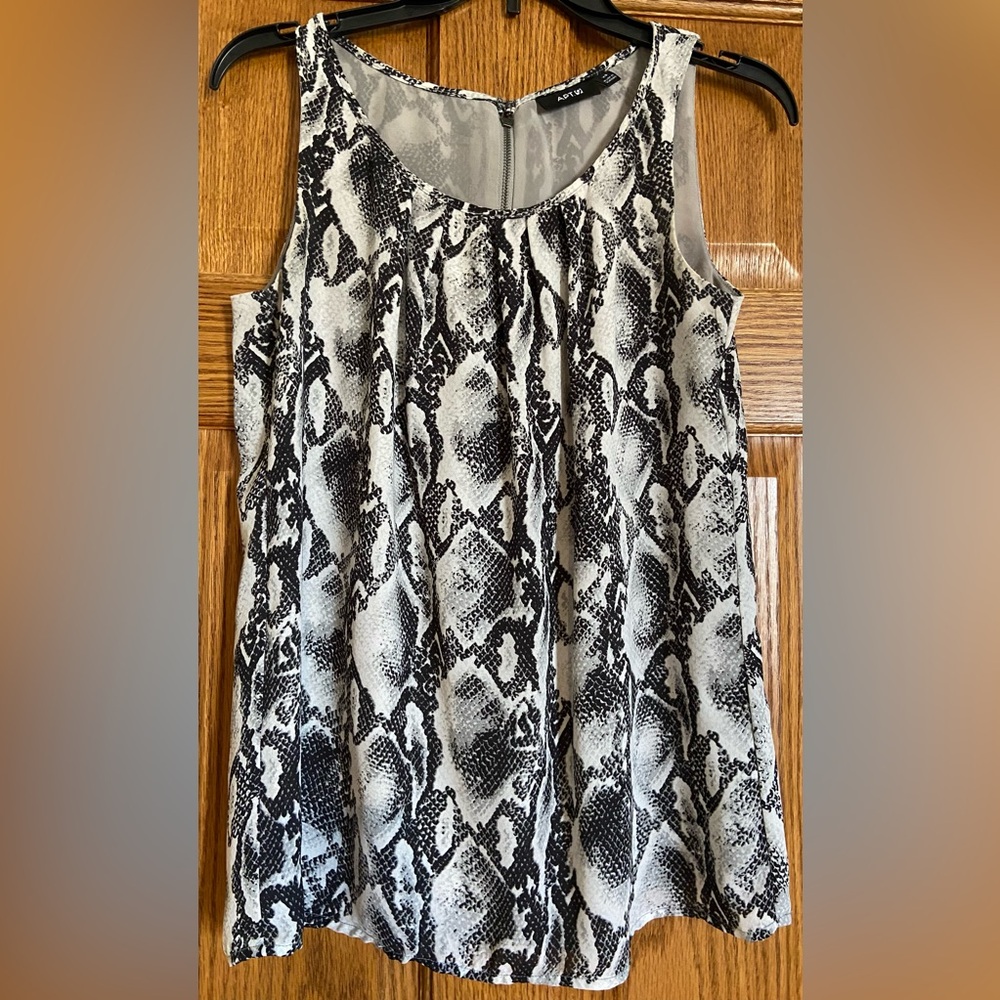 APT. 9 SNAKE PRINT LINED BLACK WHITE AND GREY TANK TOP BLOUSE SIZE EXTRA SMALL